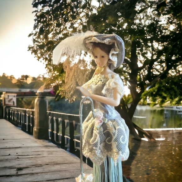 Vtg Duck House Heirloom Victorian Tassel Doll Umbrella Feather Hat COA Geraldine - Picture 5 of 16